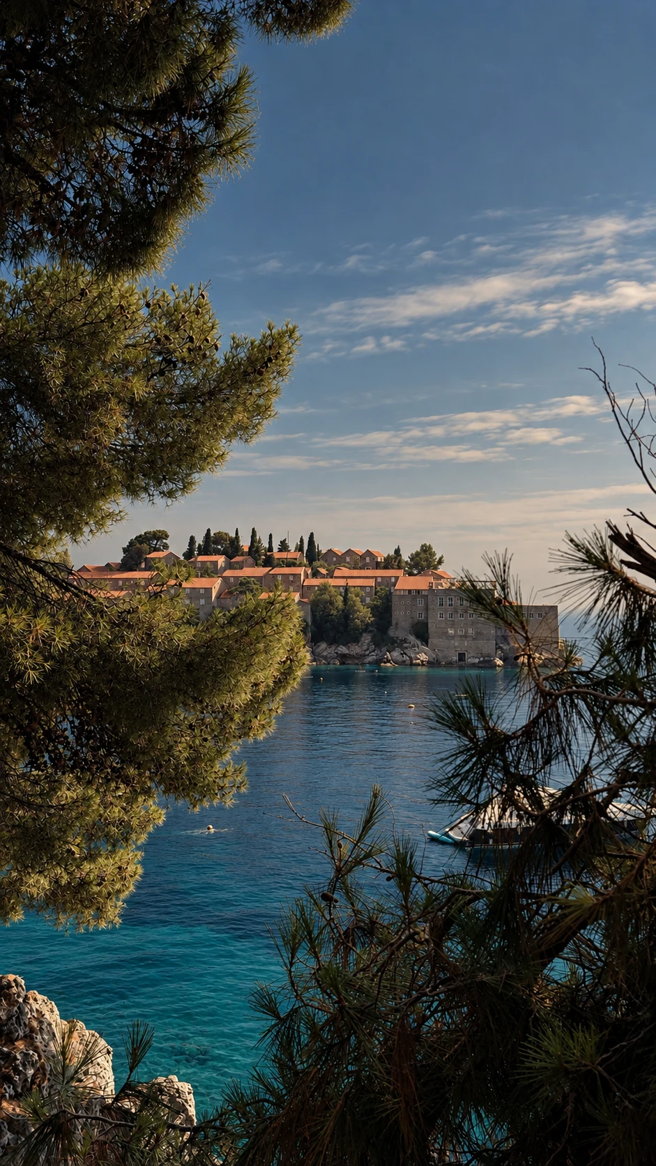 Çam Dallarından Sveti Stefan
